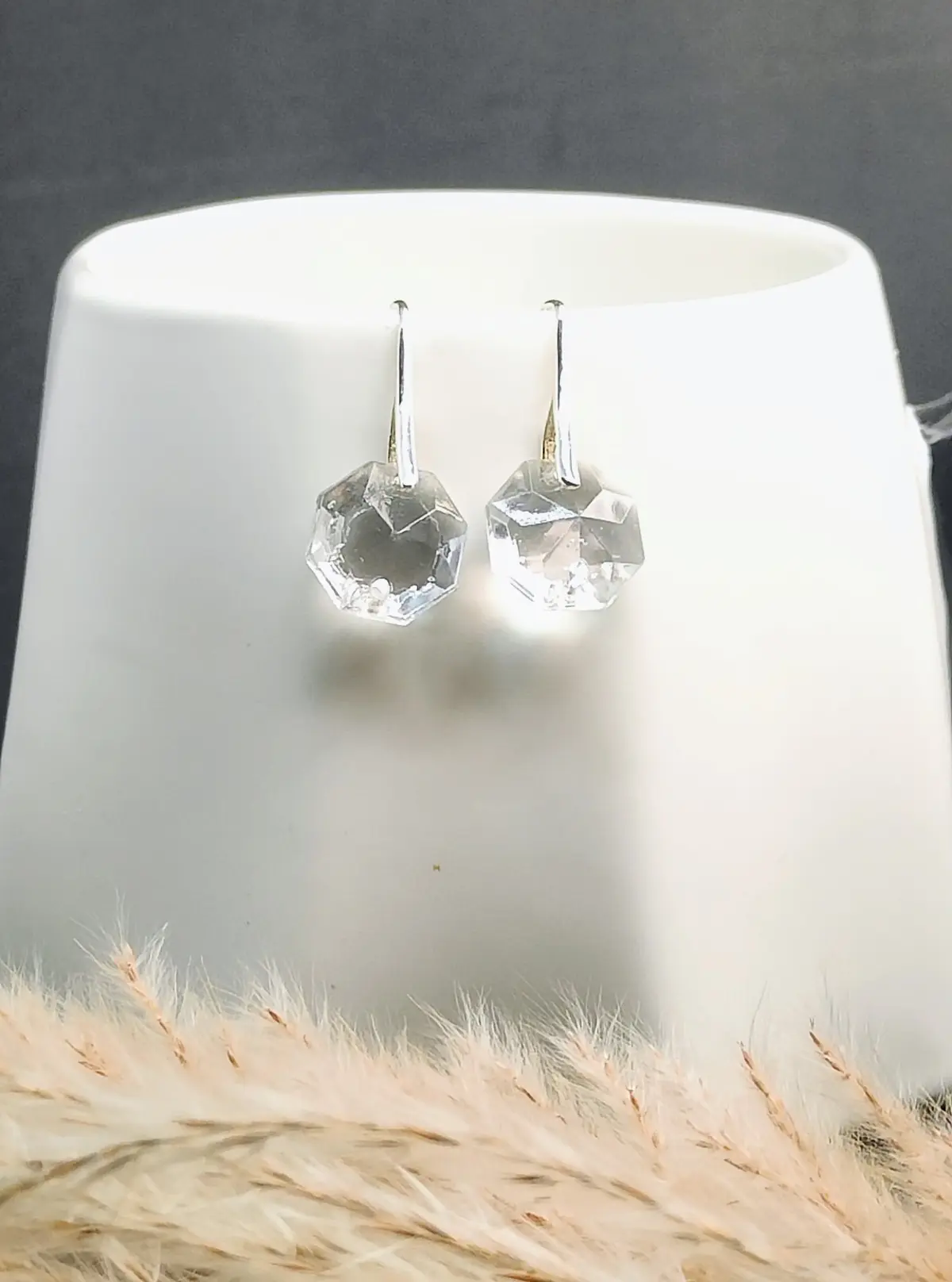 Boucles d’oreilles pampille de lustre transparente et élégante