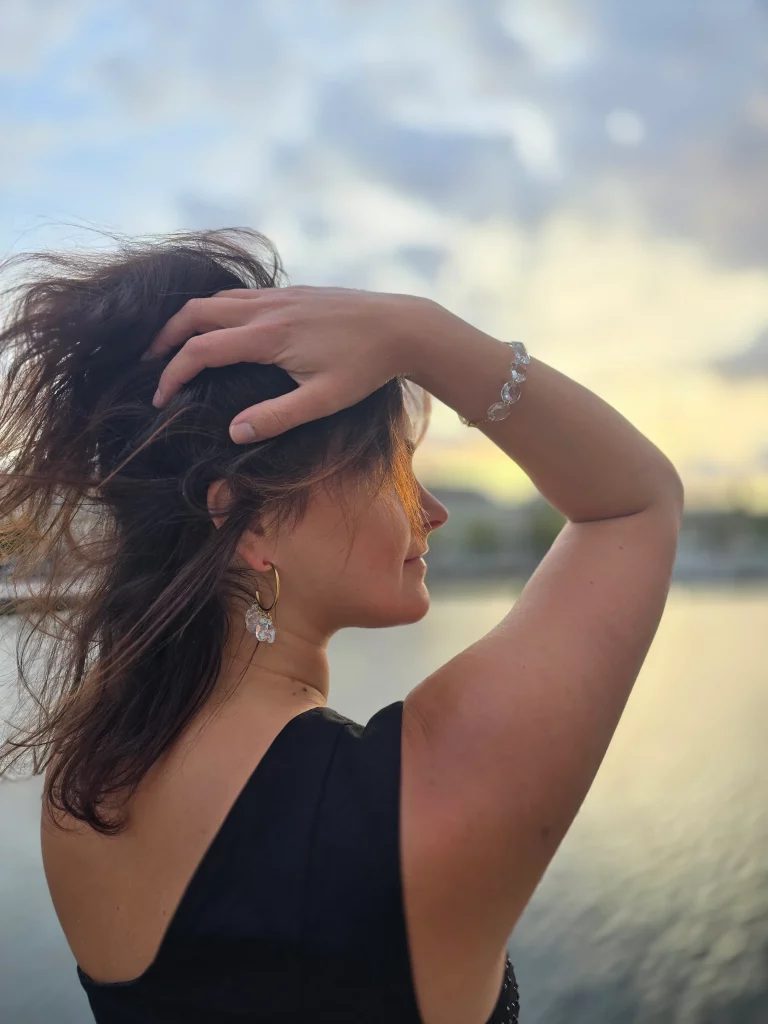 Boucles d’oreilles créoles argentées pampilles diamants transparents brillants parure