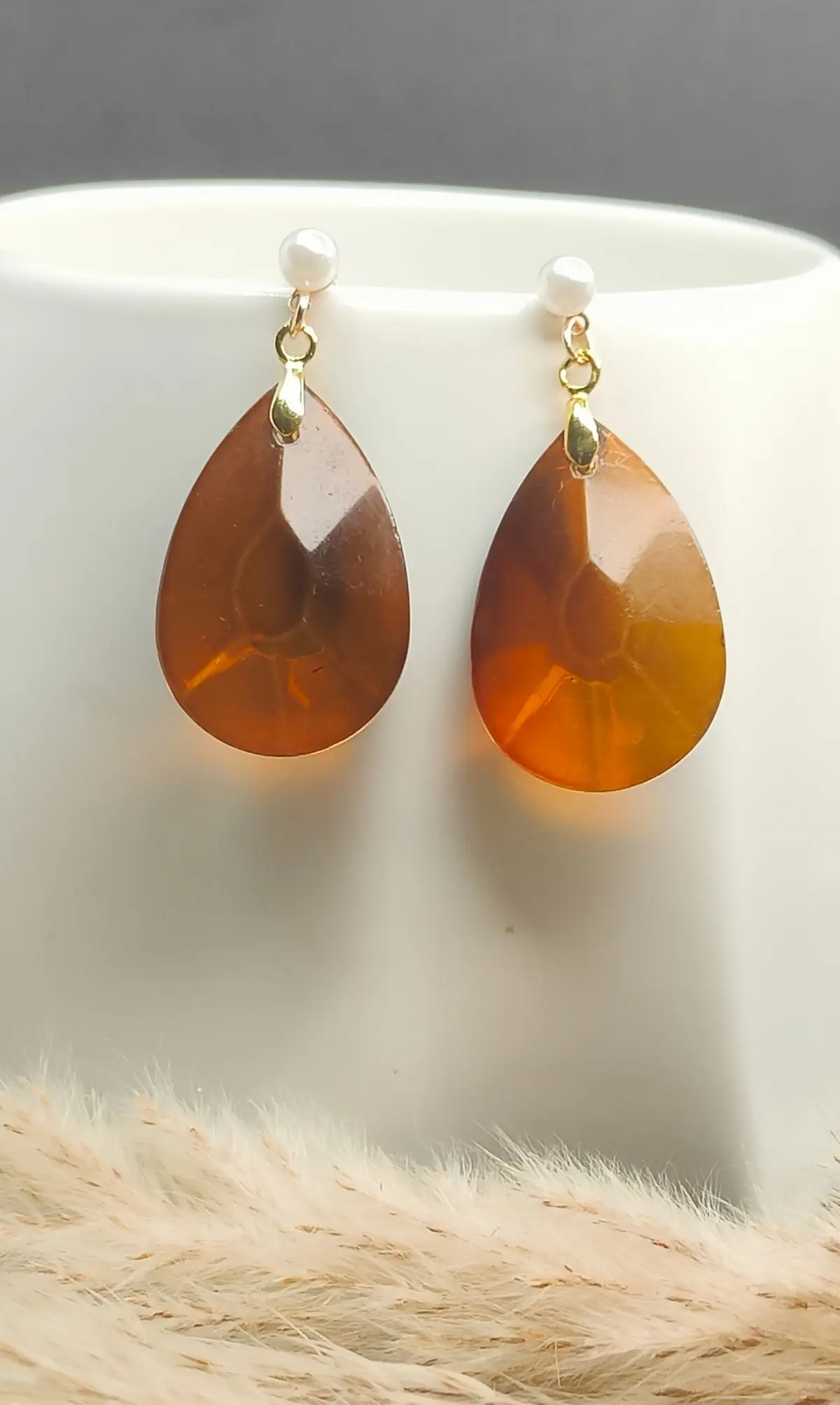 Boucles d’oreilles goutte ambrée clou perle