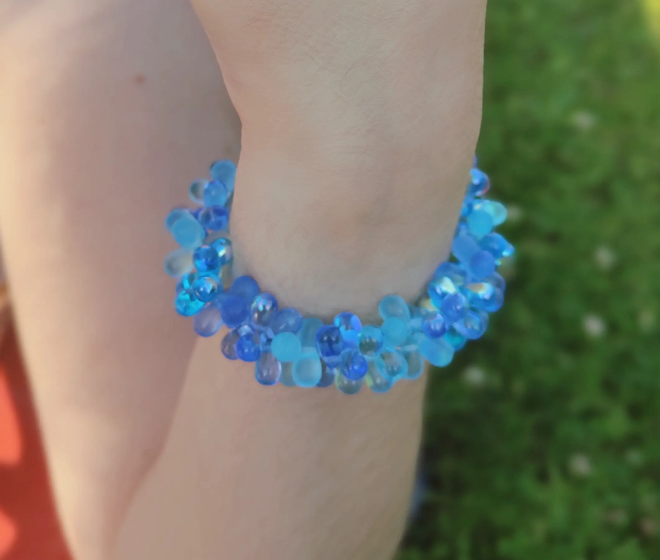 Bracelet pampilles gouttelettes bleues zoom
