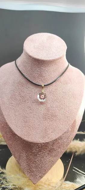 Collier pampille transparente facettée