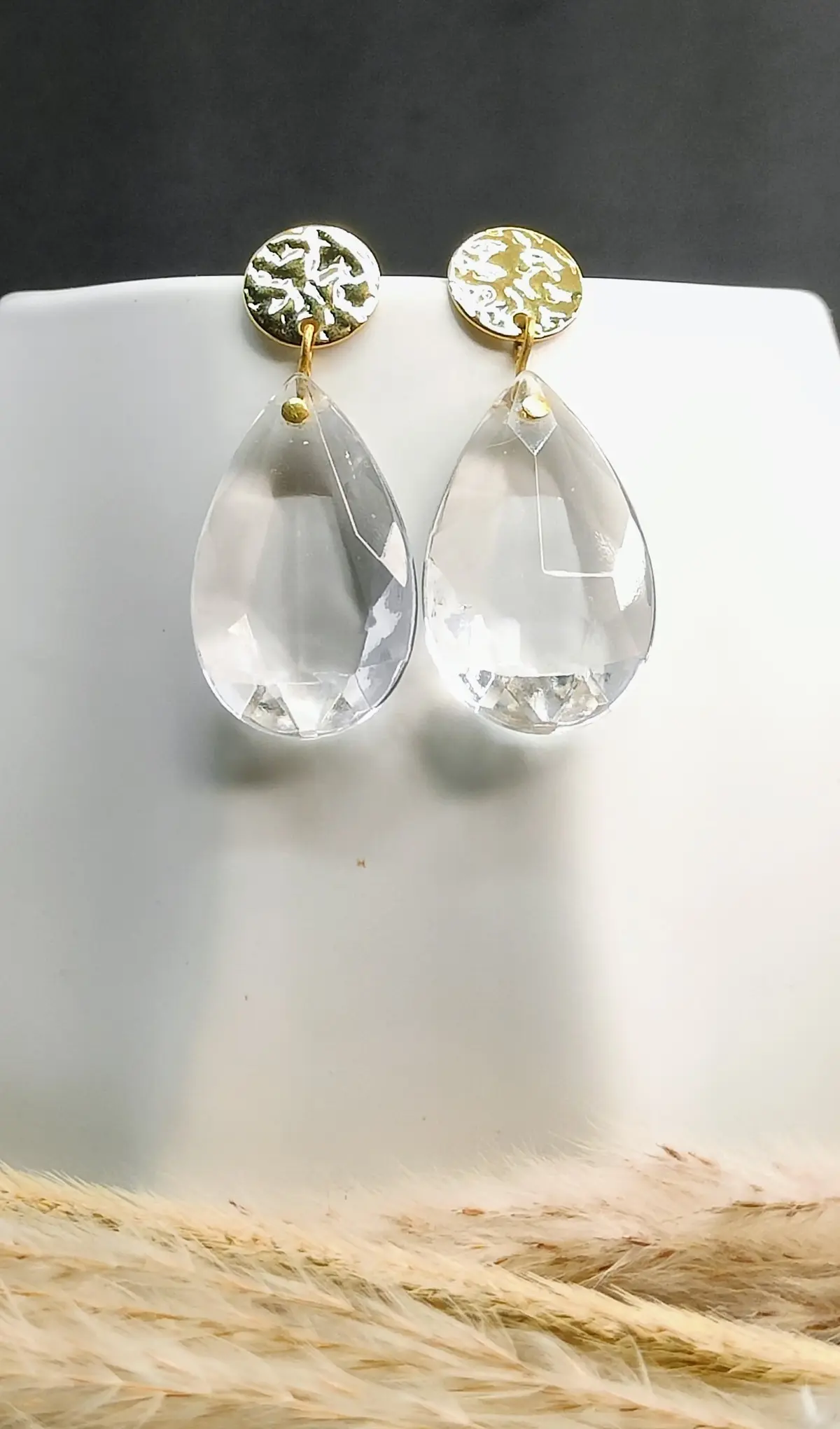 Boucles d’oreilles pampille facettée transparente