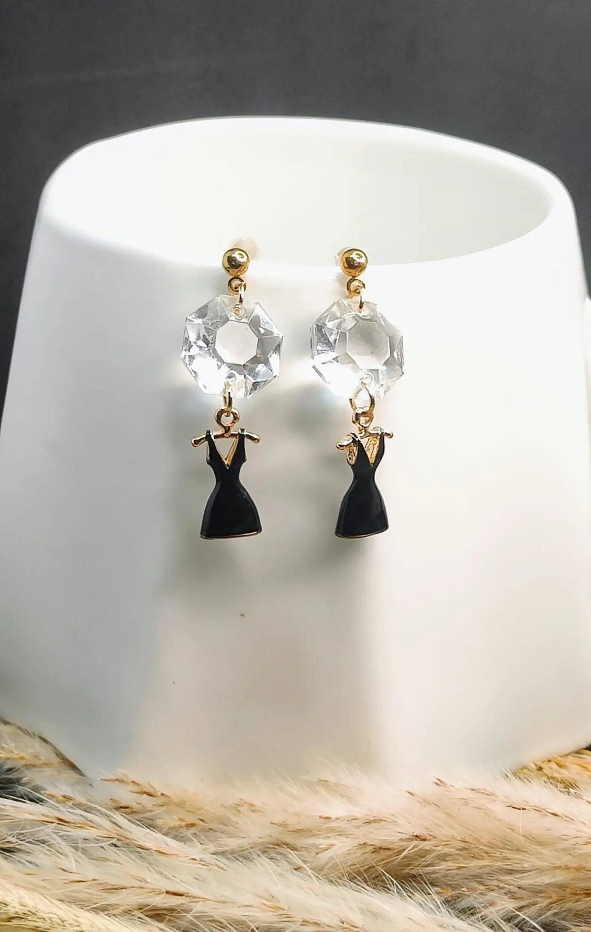 Boucles d’oreilles pampille diamant transparent & sa petite robe noire