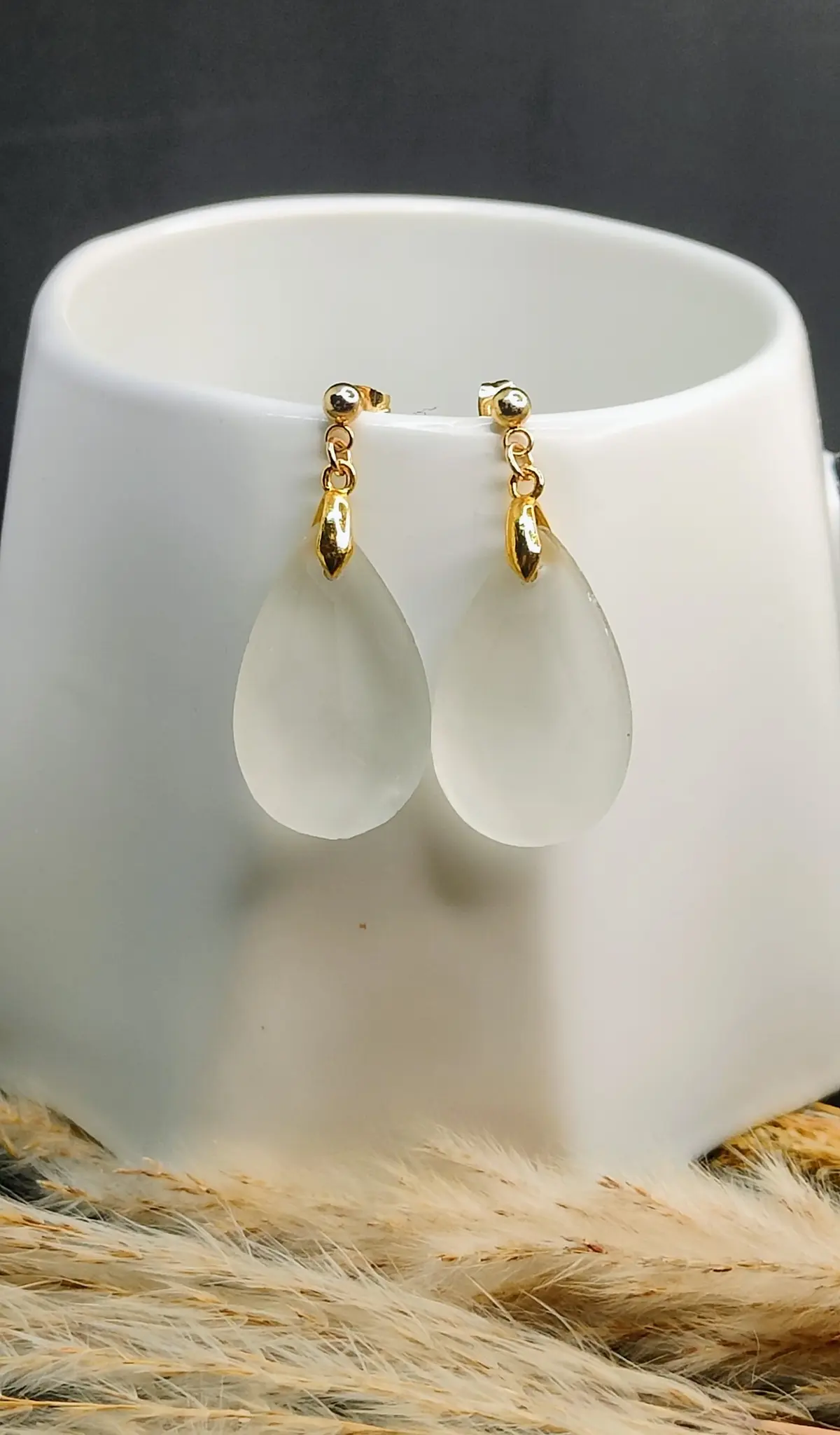 Boucles d’oreilles pampille facettée blanche