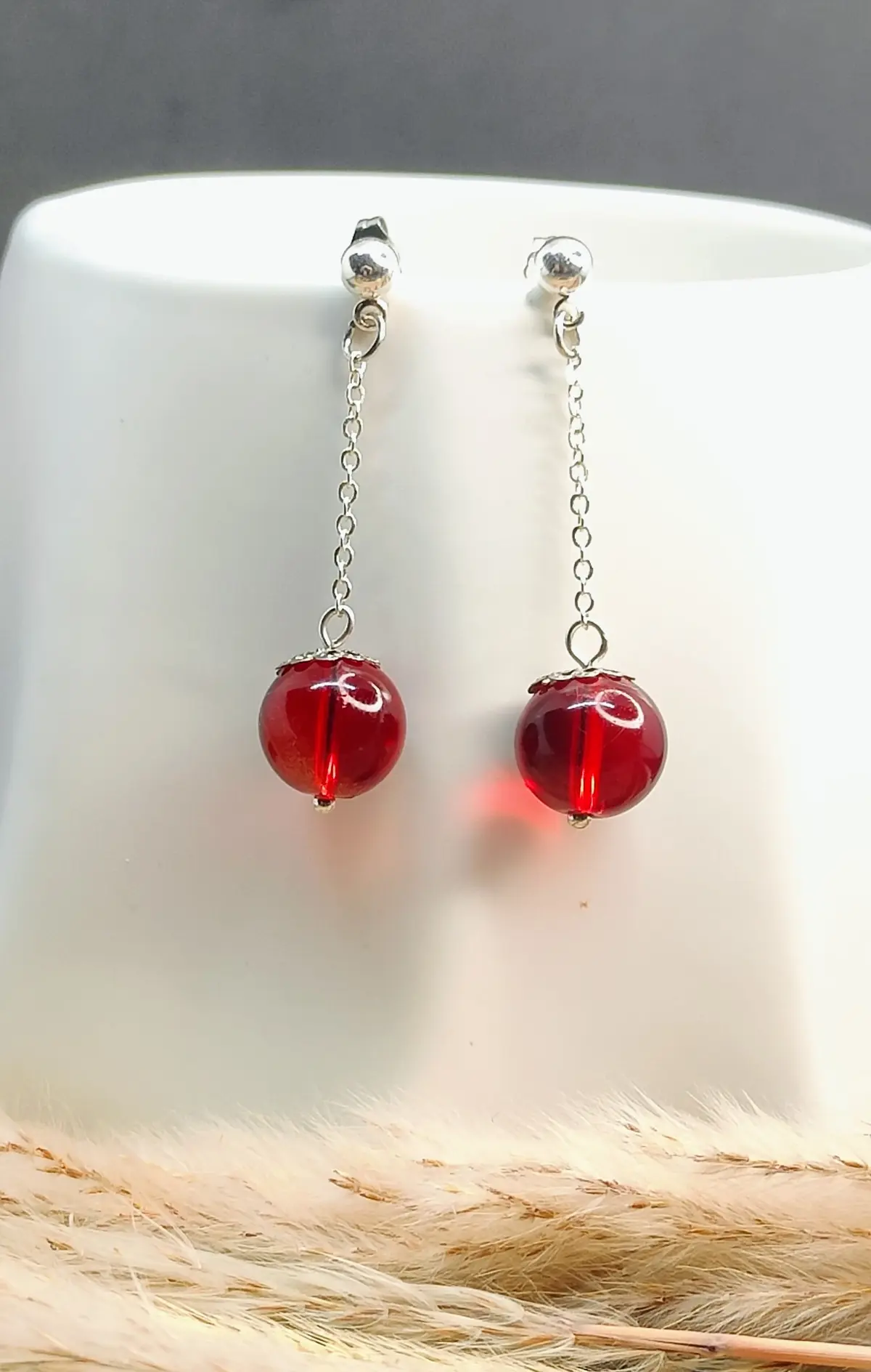 Boucles d’oreilles pampille perle en verre rouge