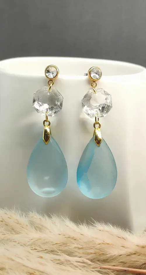 Boucles d’oreilles pampille bleue & transparente