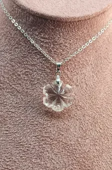 Collier pampille fleur