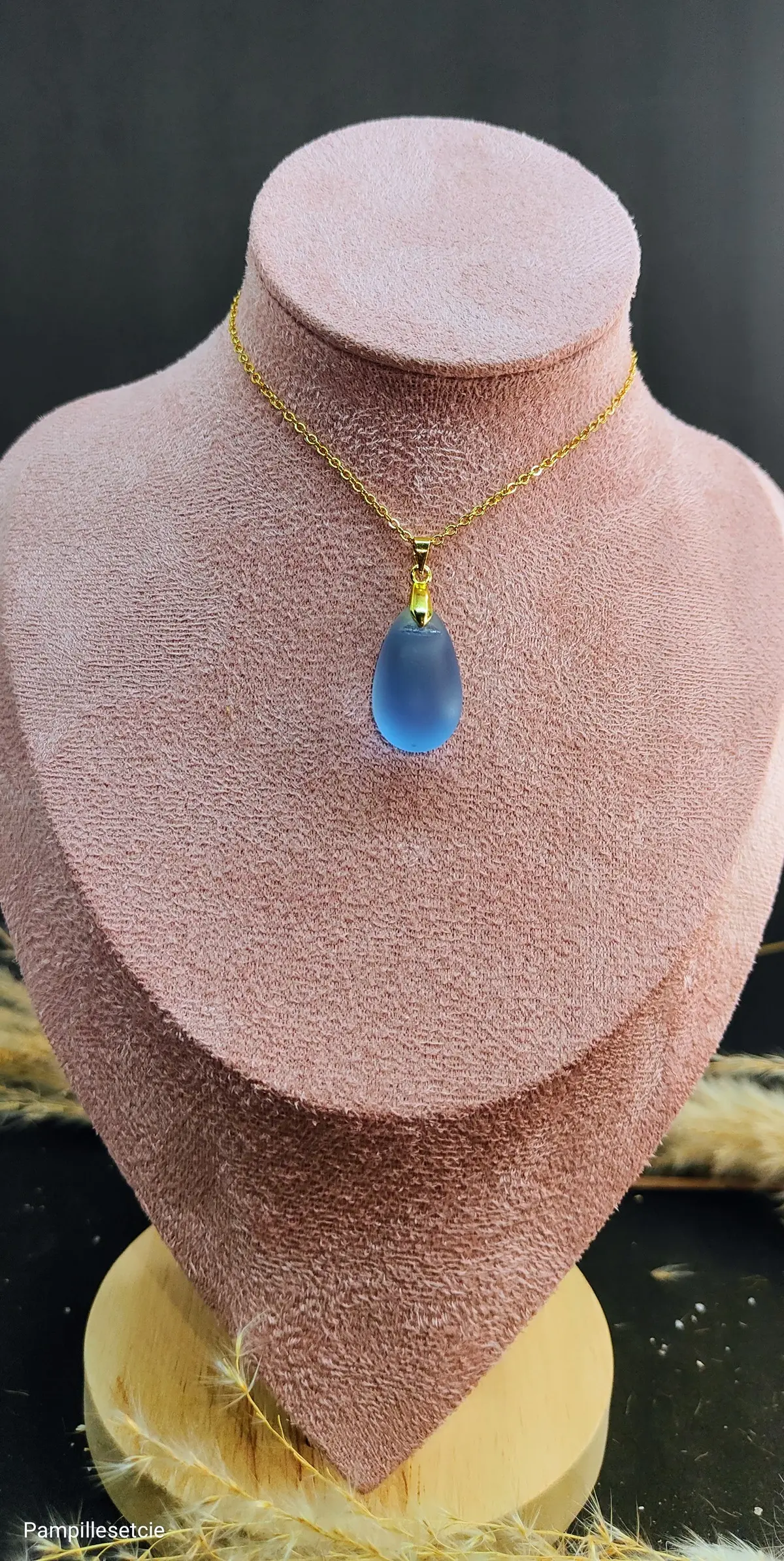 Collier pampille goutte bleue