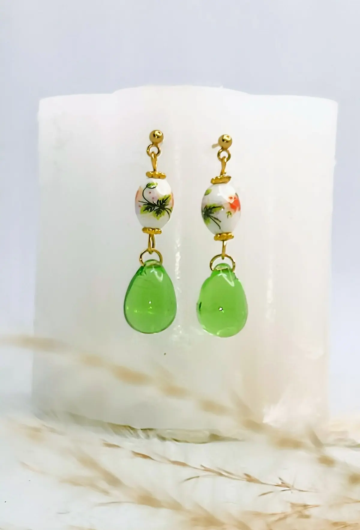 Boucles d’oreilles pampille goutte verte & sa perle