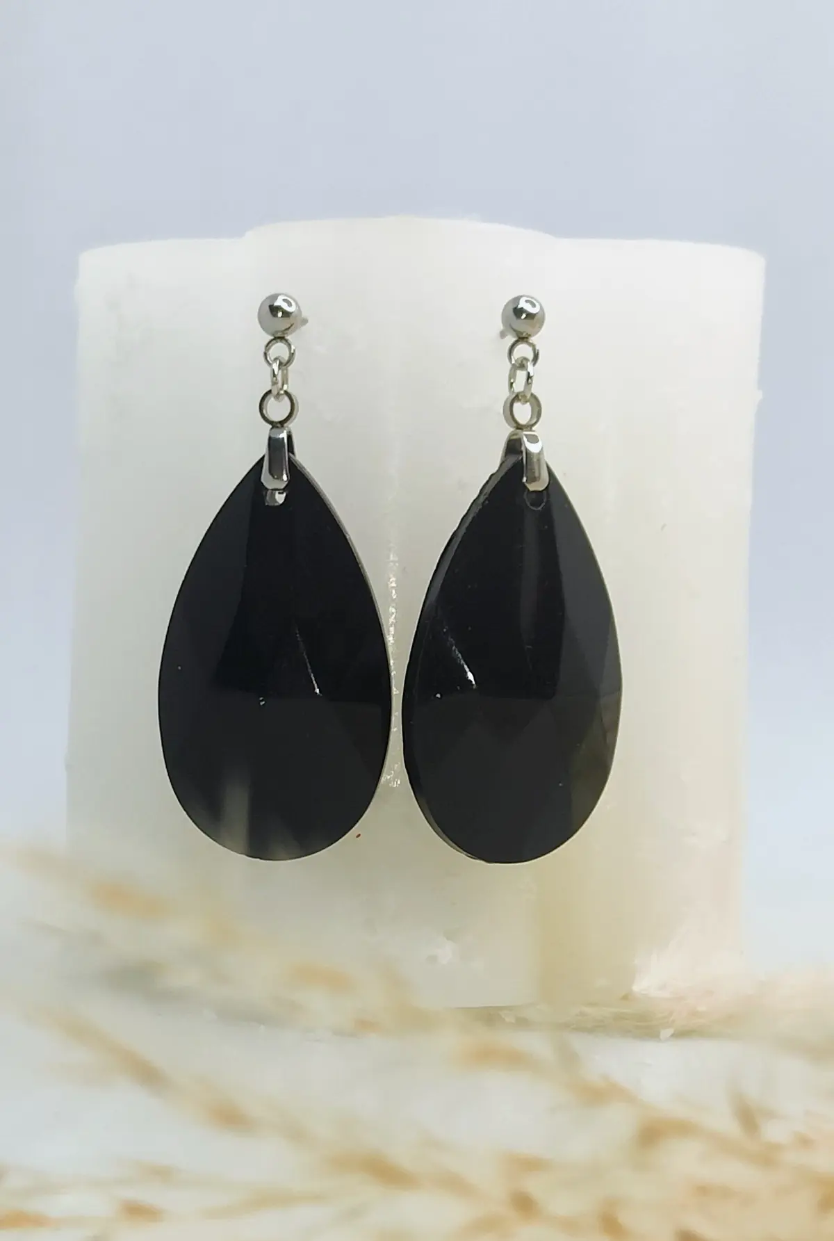 Boucles d’oreilles pampille facettée noire