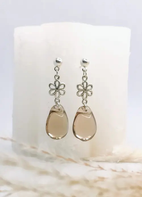 Boucles d'oreilles pampille grise et fleur